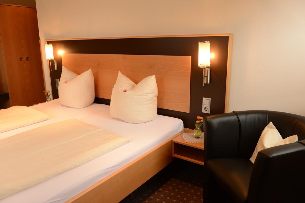 Hotel Moselterrasse 埃迪格尔-埃莱尔 外观 照片